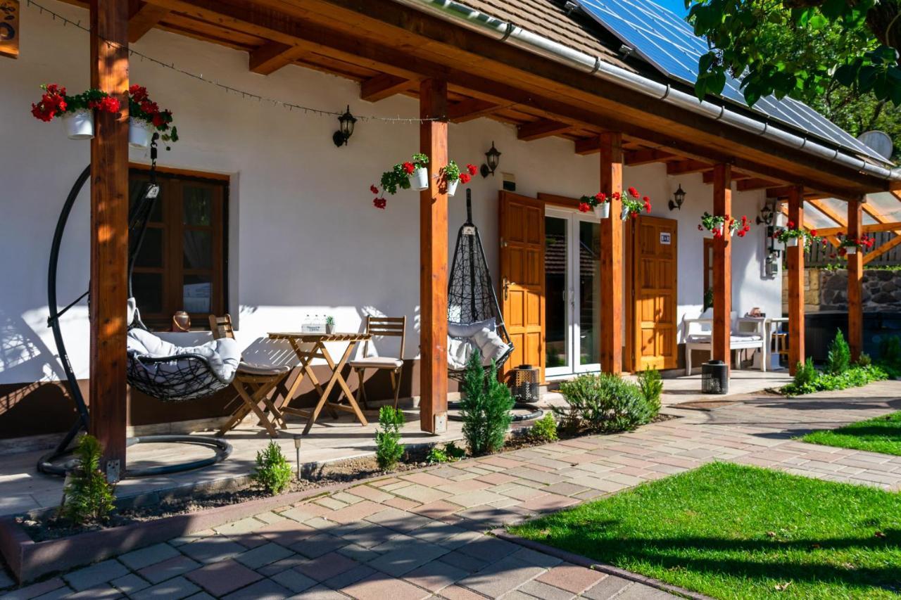 Hepehuta Haziko Appartement Háromhuta Buitenkant foto